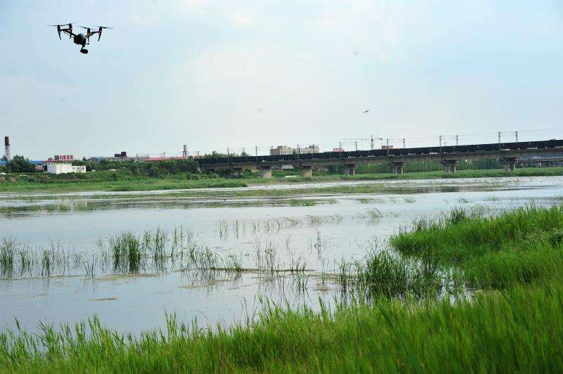 安徽烈山區(qū)利用無(wú)人機(jī)擔(dān)任“巡河員” 開展全區(qū)水污染防治(圖1)