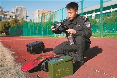 警用無人機(jī)時代已至，王牌“飛行員”圓夢(圖1)